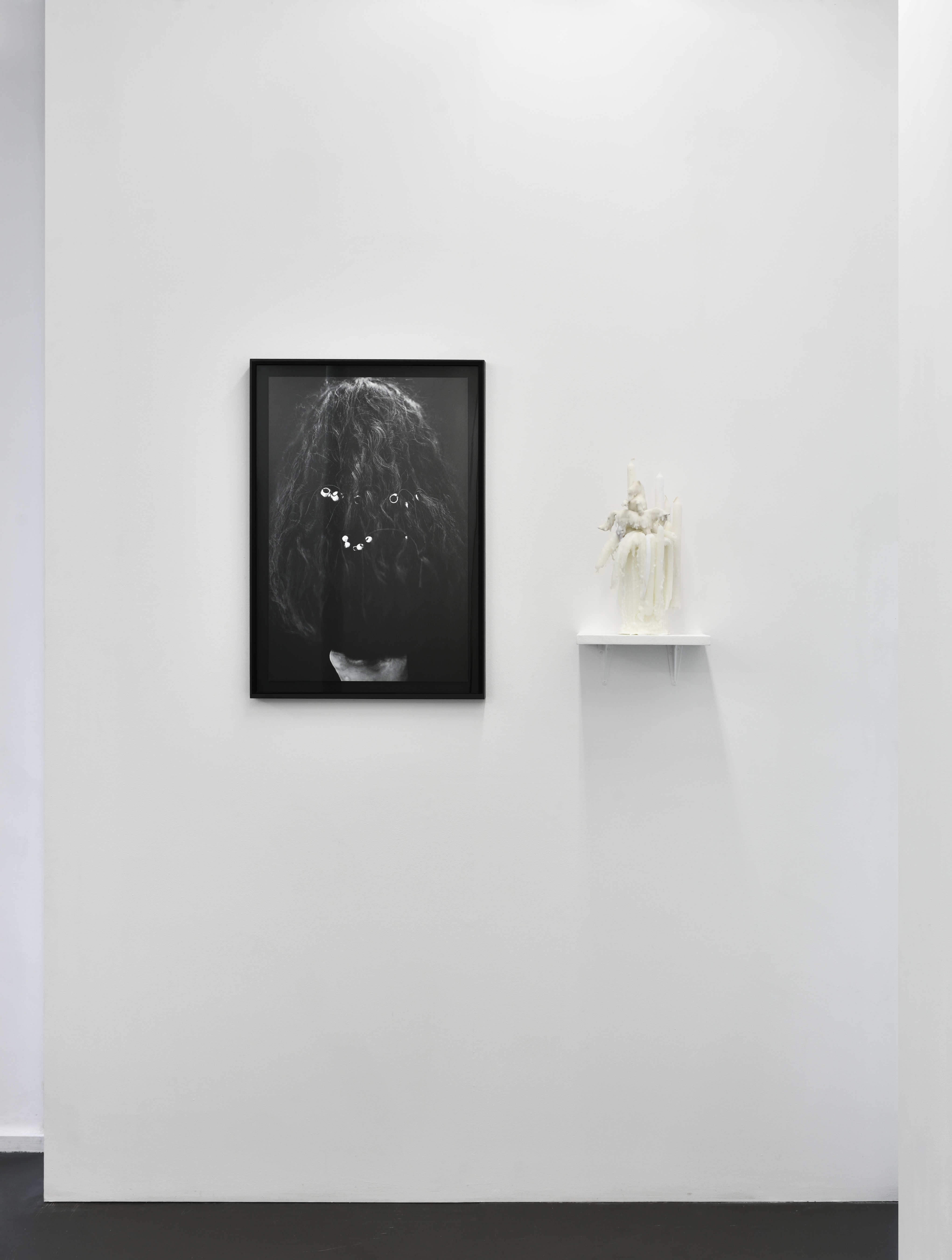 Vue de l'exposition HOSTIE, 2017 - Galerie Maïa Muller ©Rebecca Fanuele